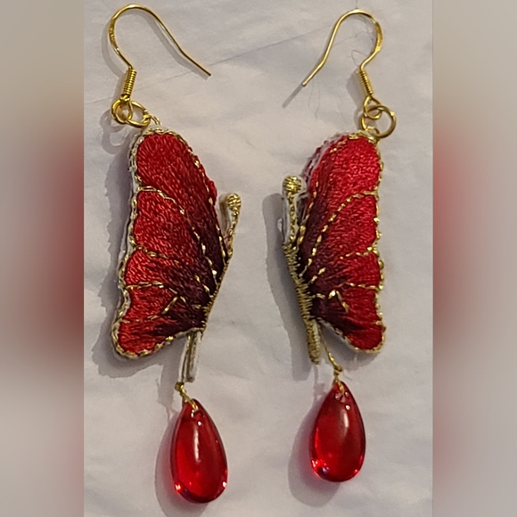 STERLING SILVER GOLD PLATED EMBROIDERED BUTTERFLY WINGS GLASS TEARDROP EARRINGS - Picture 1 of 9
